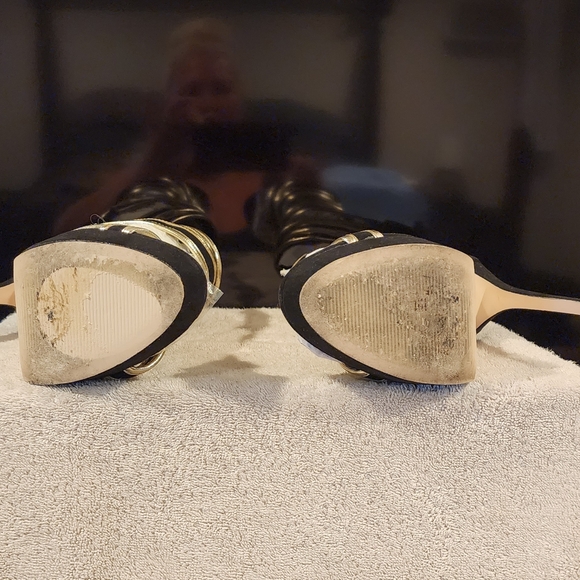 Heels - Picture 4 of 4